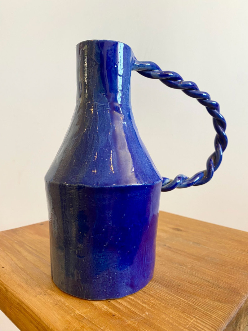 Vase anse torsadé bleu