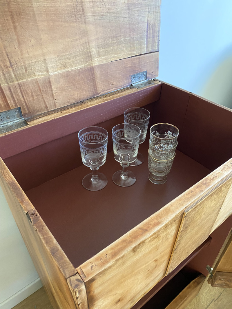 Joli confiturier pouvant servir de meuble bar, meuble déco & rangement