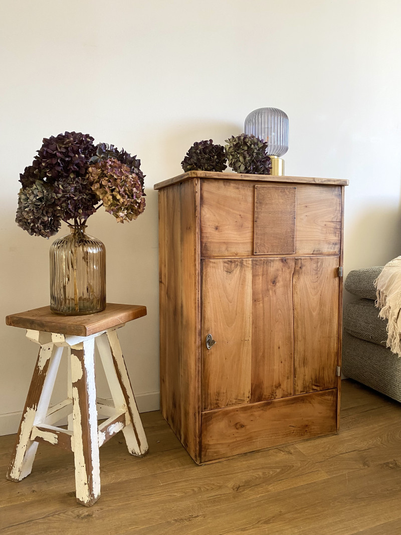 Joli confiturier pouvant servir de meuble bar, meuble déco & rangement