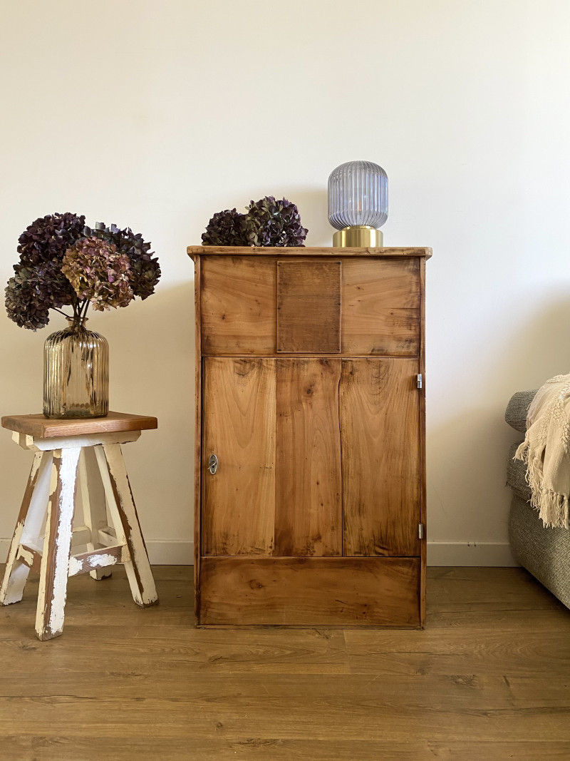 Joli confiturier pouvant servir de meuble bar, meuble déco & rangement